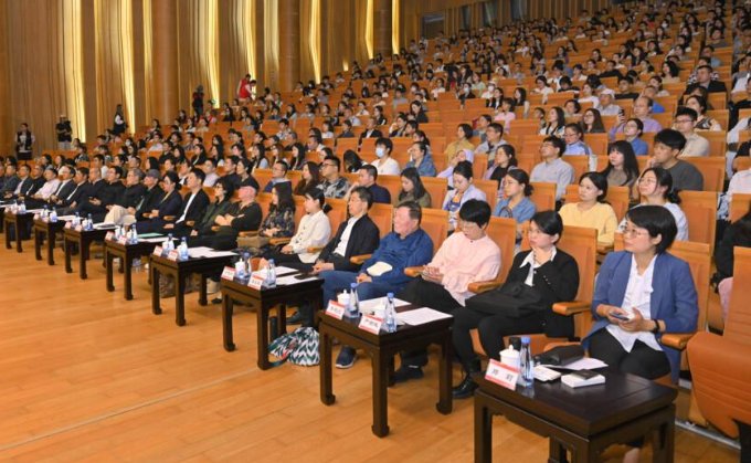 信仰照见青春！ 《沉默的荣耀》主创走进厦门大学