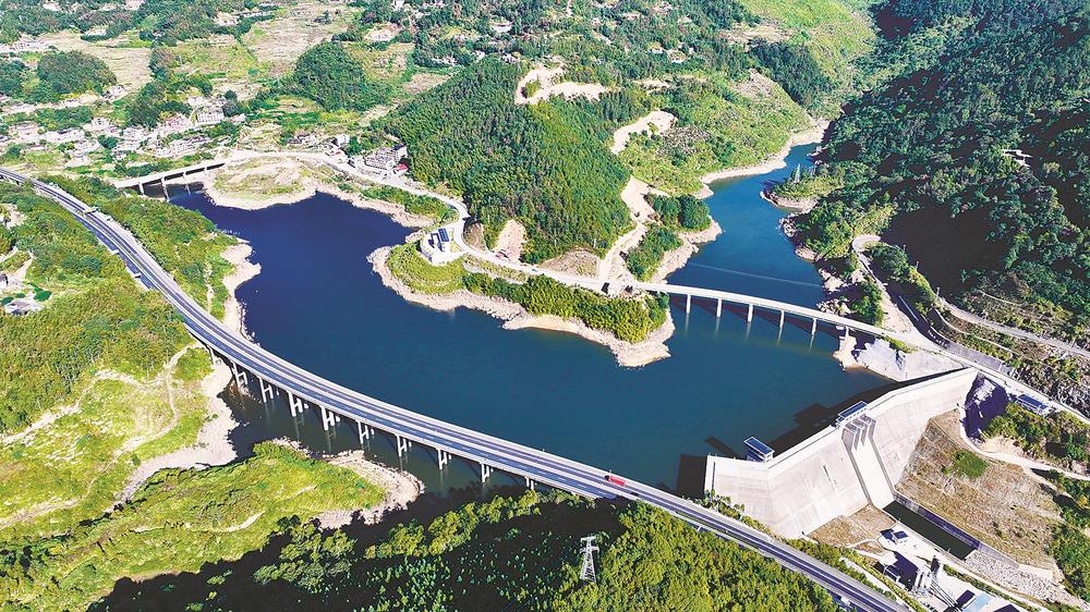 永春县马跳水库宛若翡翠镶嵌在群山之间