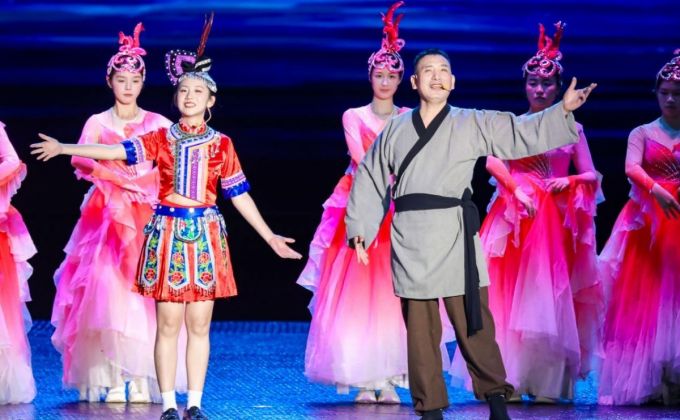 第十七届海峡两岸茶业博览会主题文艺晚会举办