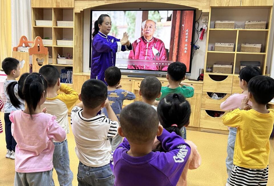 永春白鹤拳走进幼儿园 非遗传承“从娃娃抓起”