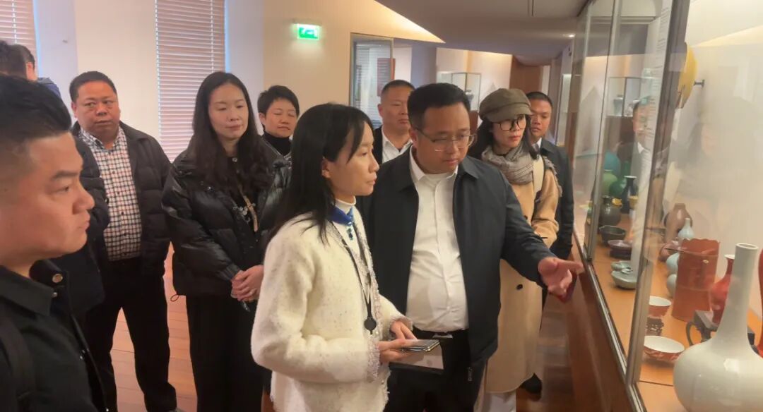 德化县委书记方俊钦带团赴法访问吉美博物馆