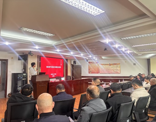 人保财险德化支公司召开2025年烟花爆竹及加油站经营单位安全教育培训
