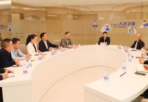 洛江區(qū)政府區(qū)長(zhǎng)郭寧前往企業(yè)宣講黨的二十屆四中全會(huì)精神并調(diào)研現(xiàn)代化產(chǎn)業(yè)體系構(gòu)建工作