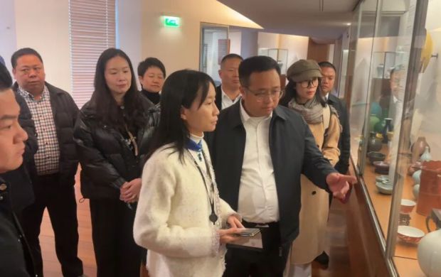德化縣委書記方俊欽帶團赴法訪問吉美博物館