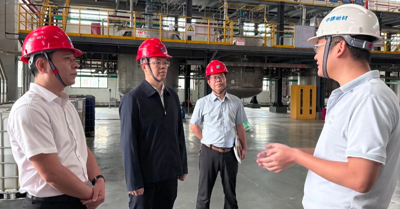 泉港区政府主要领导在峰尾镇宣讲党的二十届四中全会精神并调研