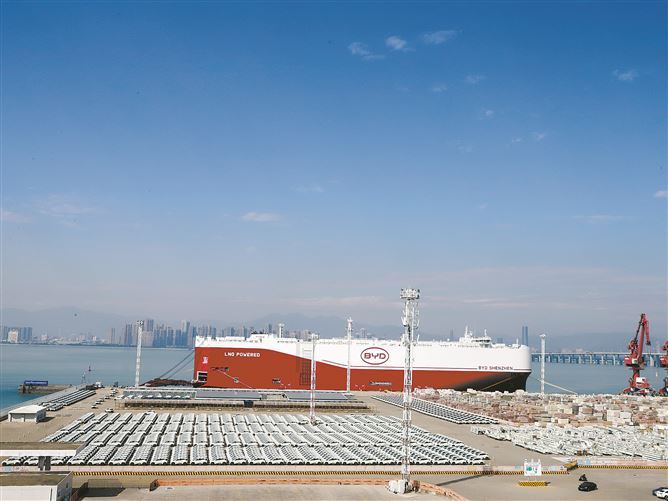 比亚迪最大自营船首航厦门港 1768辆新能源车前往墨西哥