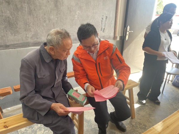 平安产险泉州中心支公司：警保联动 为农村老人筑牢交通安全防线