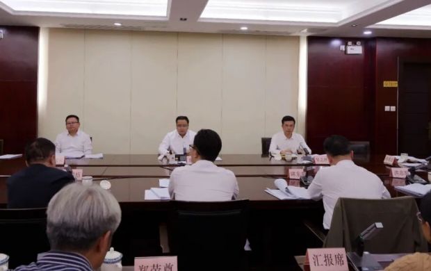 德化縣委常委會召開會議