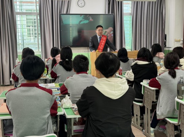 农行泉州分行开展预防未成年人银行卡违法犯罪宣传活动