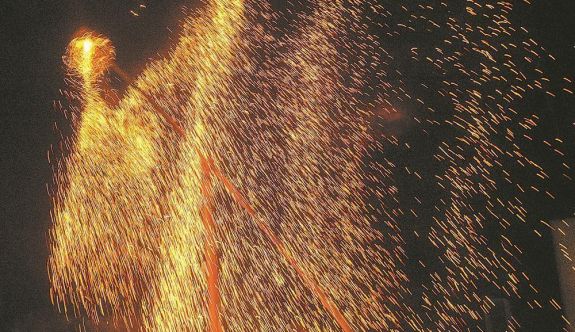 “火鳳凰”點燃畬村夜空