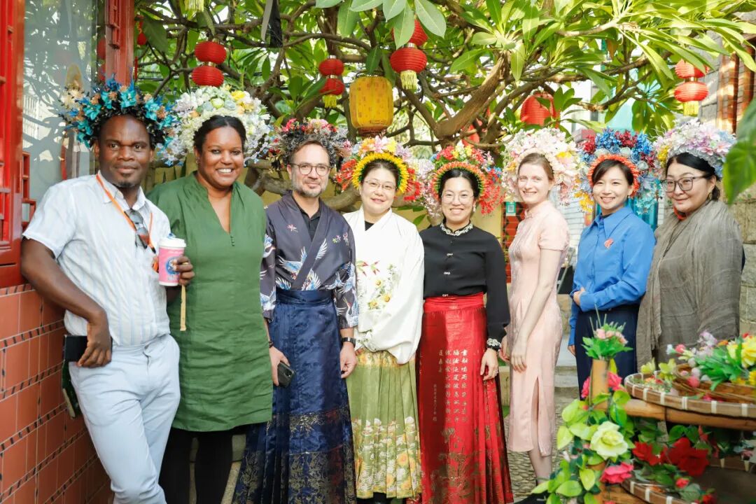 2025民間文藝版權保護與促進國際研討會海內外嘉賓走進豐澤蟳埔，沉浸式體驗“頭上花園”