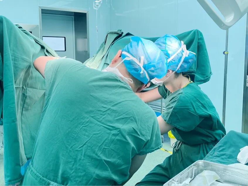 漳州第三医院精准取钉解男子两月痛苦