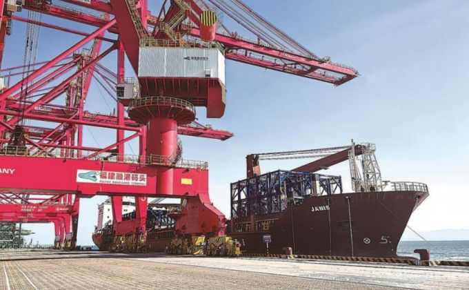 福州港首个零排放全电动码头迎来首艘外贸船舶