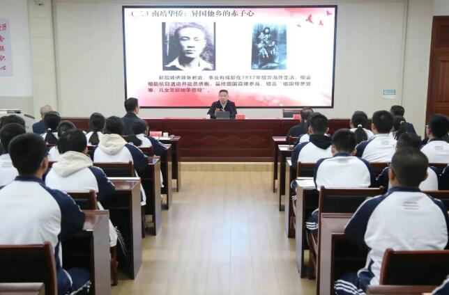 南靖县领导到南靖一中讲授思政课