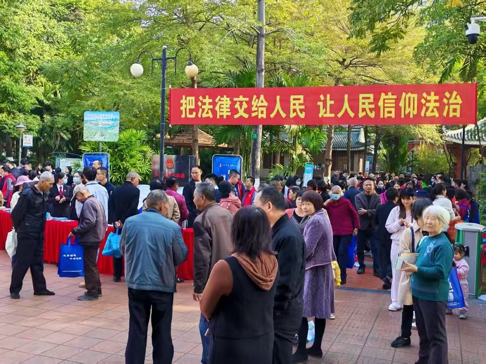 中国人寿寿险长泰区支公司深耕宪法宣传周活动