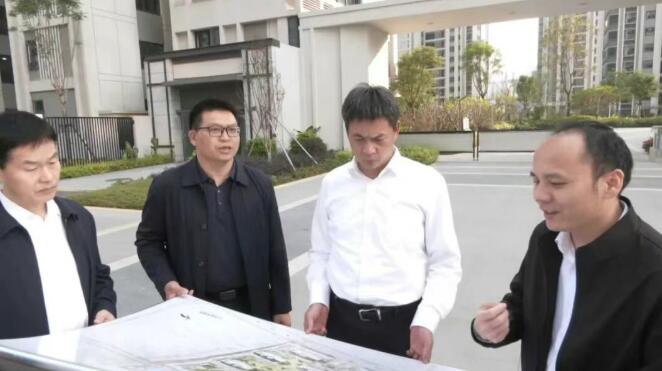 芗城区领导调研推进“好房子、好服务、好小区”建设