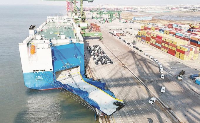 “福建造”船舶与汽车协同出海