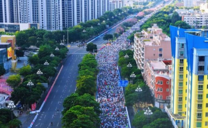 2025特步泉州晉江馬拉松賽鳴槍開(kāi)跑