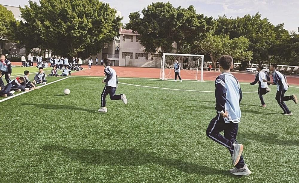 4所学校足球场建设项目完成并投用