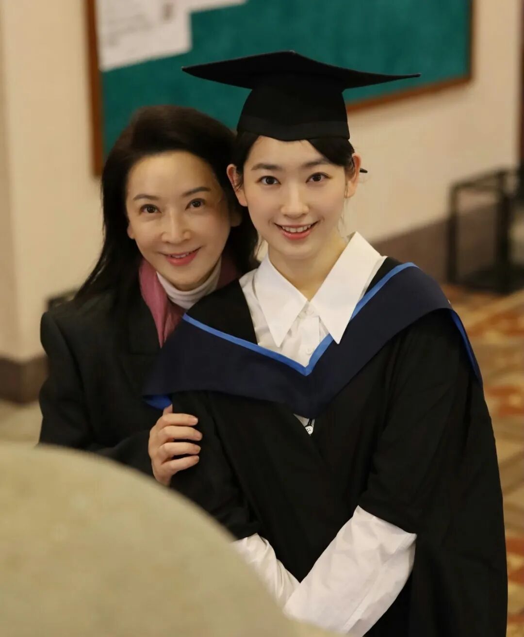 《新聞女王》“方太”扮演者龔慈恩女兒碩士畢業(yè)