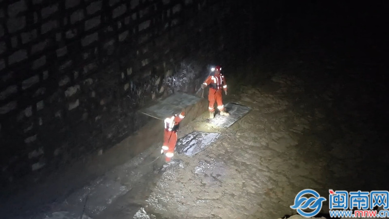 华安：深夜群众捕鱼被困  华安消防紧急救援