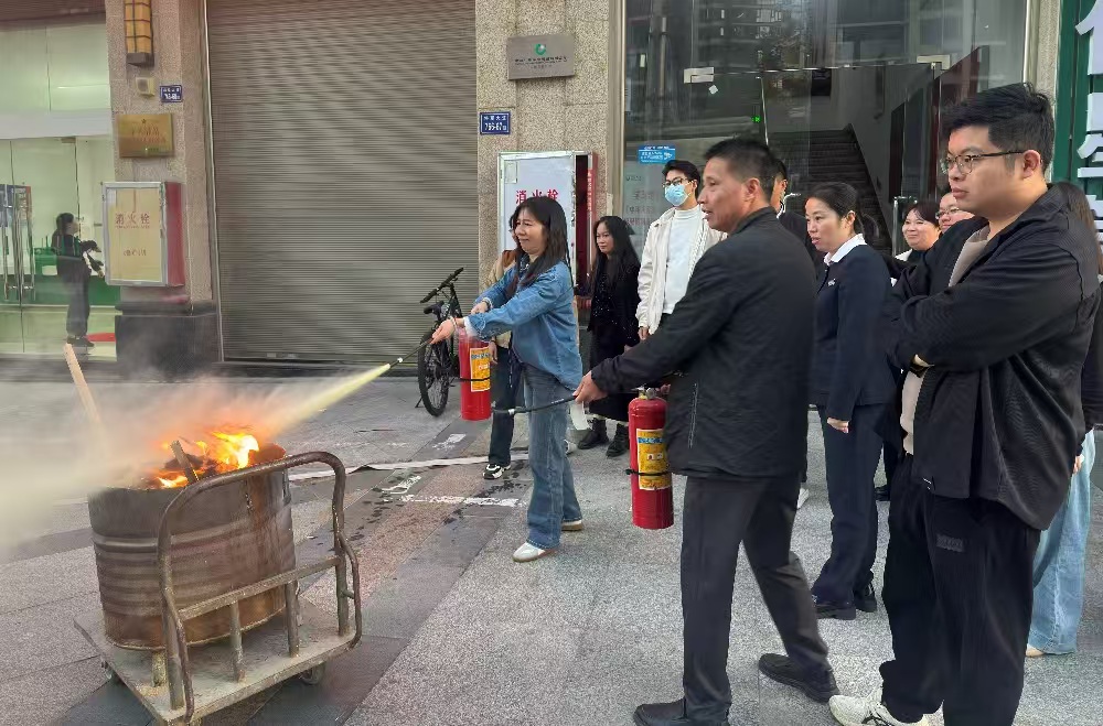 国寿寿险云霄县支公司开展消防应急逃生演练