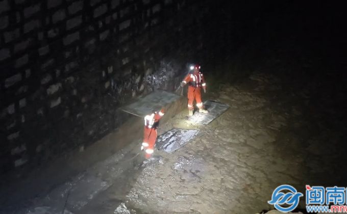 华安：深夜群众捕鱼被困  华安消防紧急救援