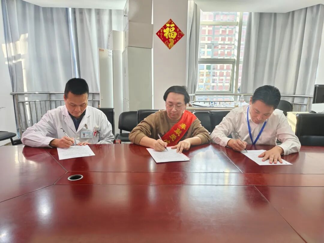 志愿者周康倫捐獻(xiàn)干細(xì)胞 (2).jpg