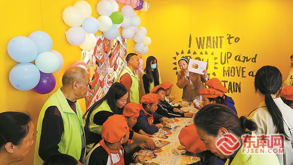 深读丨温柔托举，让“折翼天使”绽放生命光芒