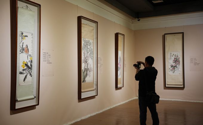 齐白石、徐悲鸿、吴冠中等51位书画巨匠的真迹在泉展出