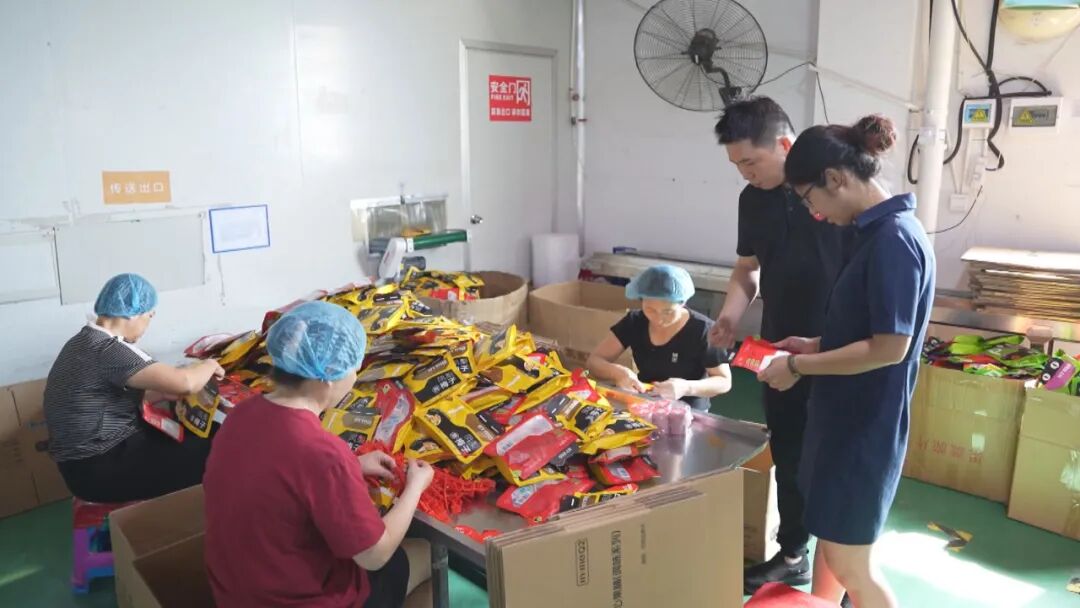 看！龙文街道干部这样“宠”企业……