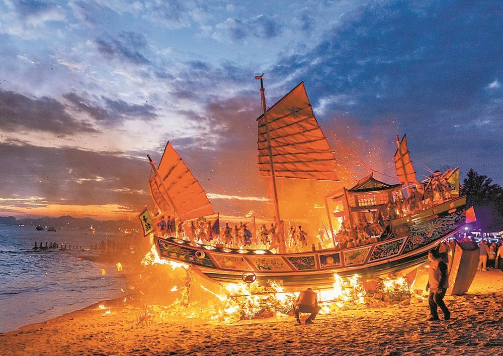 非遗“送王船”在厦启航