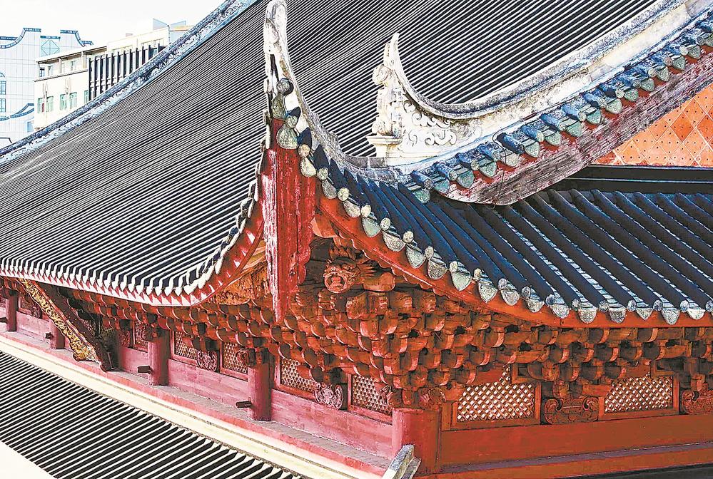 修缮一新的大成殿屋檐一角 林双伟 摄