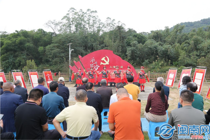 乡音传党音 宣讲润民心——南靖县龙山镇