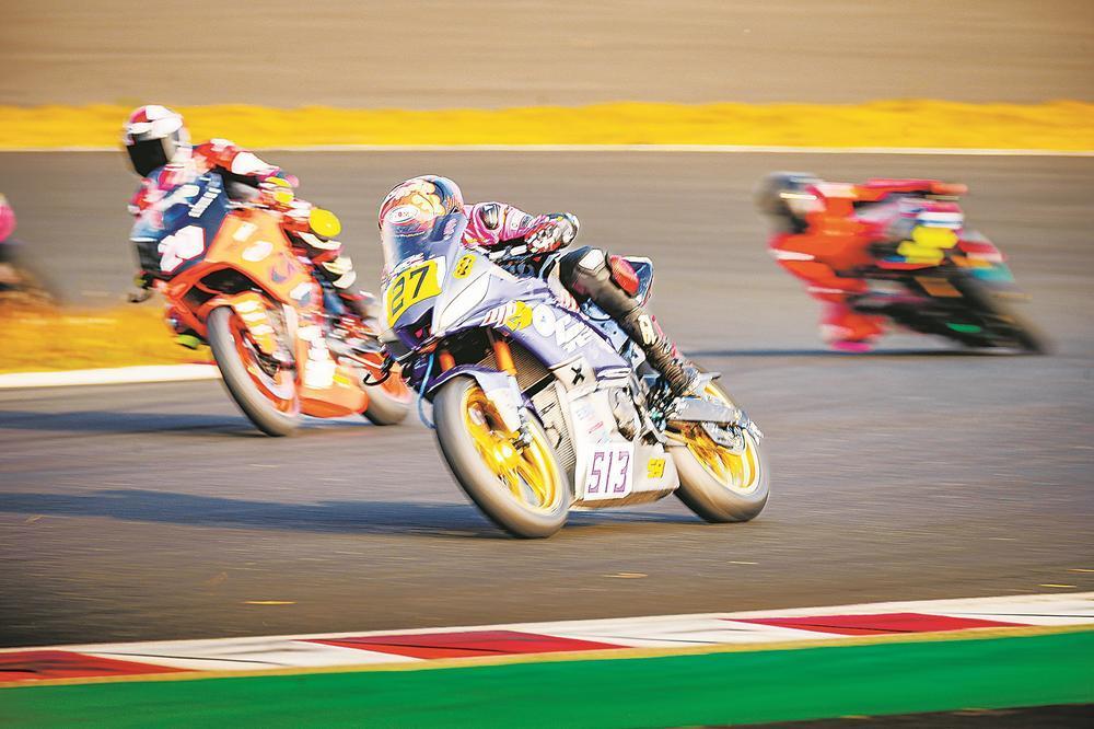 两岸车手 同场竞技