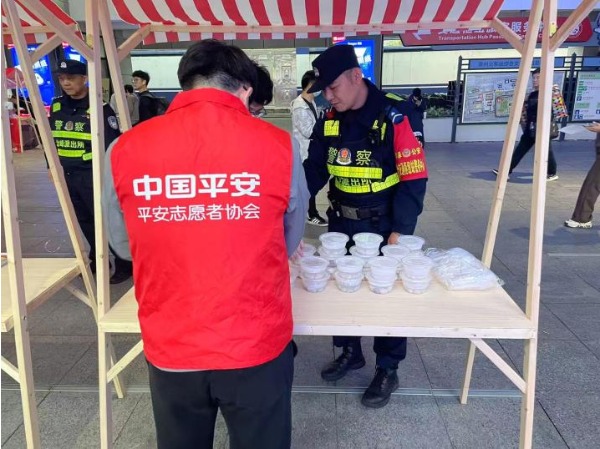 平安产险泉州中心支公司：温情冬至 “圆”满旅途