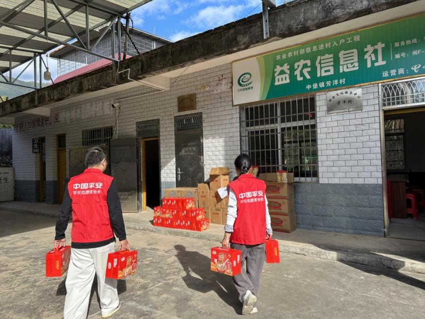 平安产险龙岩中心支公司：情暖冬日 爱润桑榆