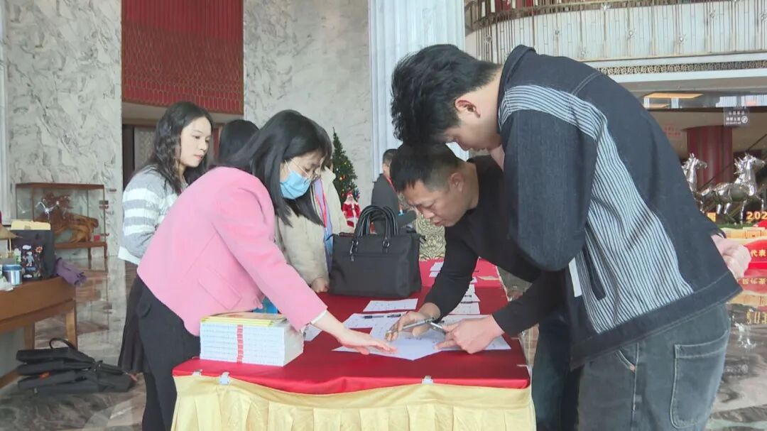 肩负使命赴盛会｜泉港区人大代表向大会报到