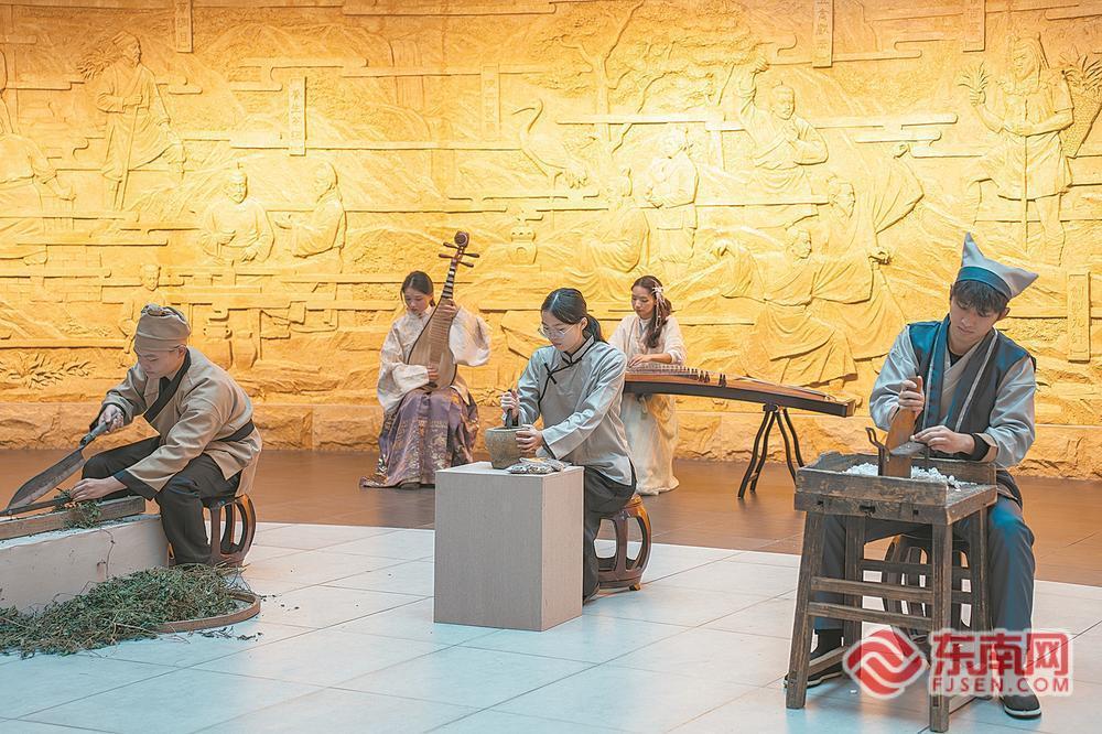 《华彩药香——本草奥秘的哲思与艺术解码》开展