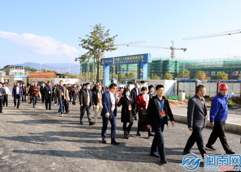 芗城区人大组织代表开展会前集中视察活动