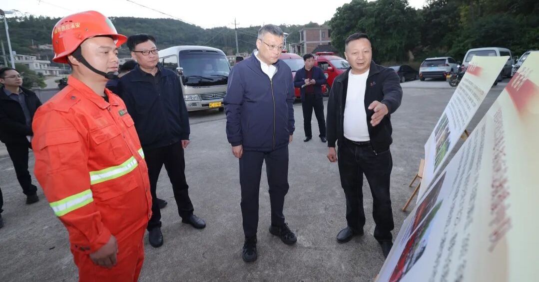 吴毓舟带队检查森林防灭火工作