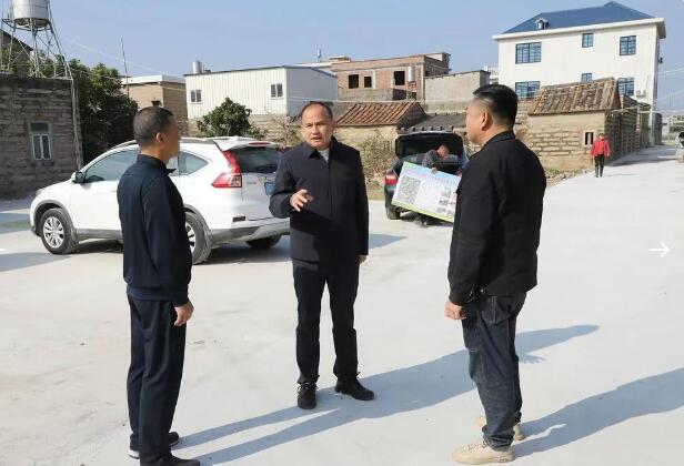 漳浦县委书记一线督导人居环境整治“拆旧拓新”工作
