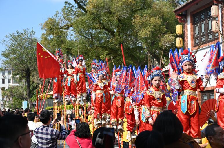 非遗传承谱新篇：漳州古城石亭高跷体验站成立一周年