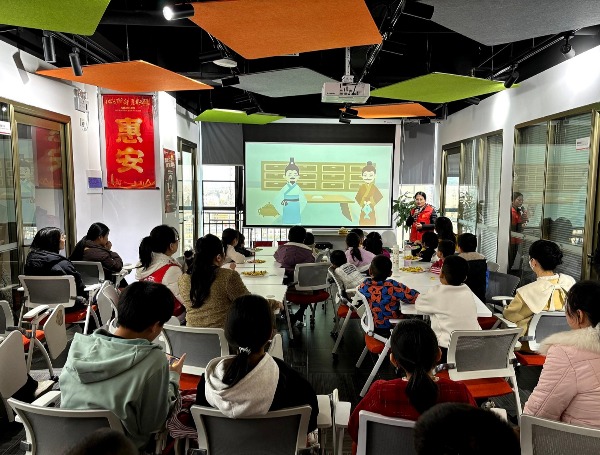 平安产险泉州中心支公司：清风润童心 廉洁伴成长