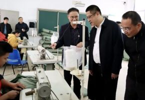 �ݰ����쵼��չ�������Ķ�ʮ������ȫ�ᾫ��������