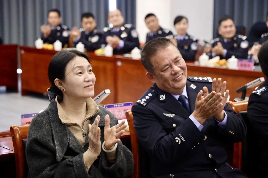 无悔从警路 峥嵘岁月情 | 漳州高新公安举办2026年度民警荣誉退休仪式