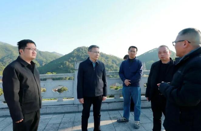 云霄县县长调研生态环境保护工作并开展巡河