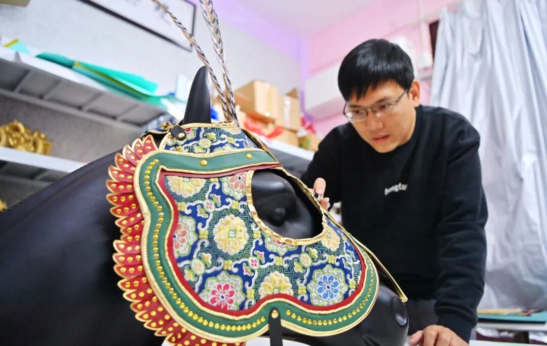 马上成功！这位南安人用6000片甲片打造“成功马铠”