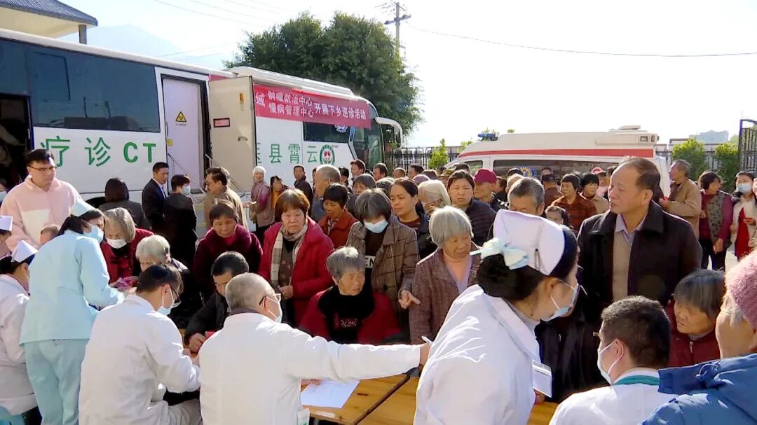 大家都盼着！500多万的“豪车”，开进云霄村里