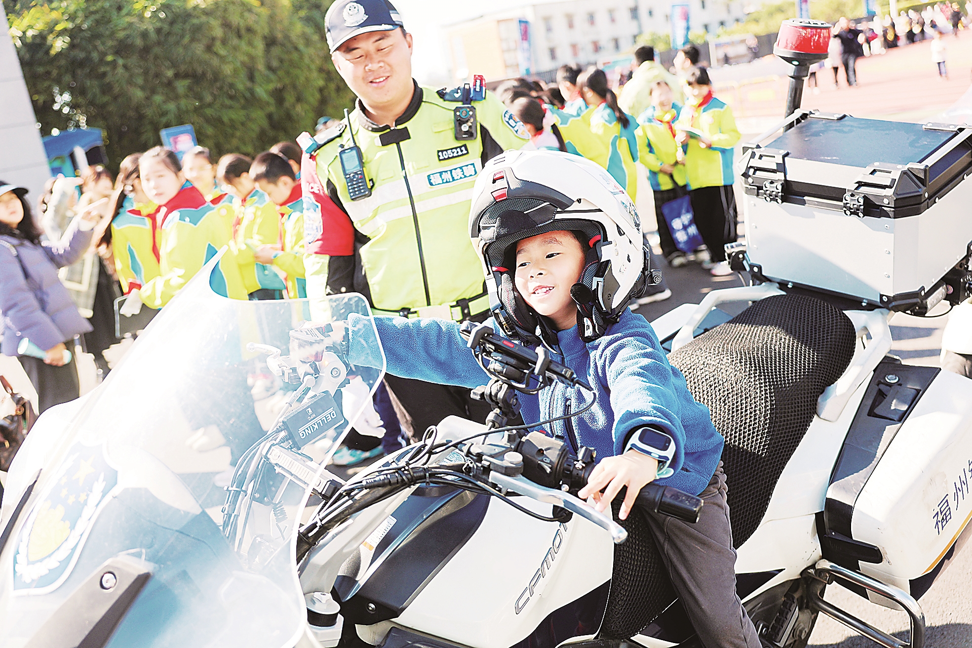 福建举办形式多样的活动庆祝中国人民警察节